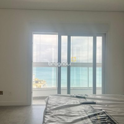 Apartamento com 180m², 3 quartos (sendo 3 suítes), 3 garagens, no bairro Ingleses em Florianópolis