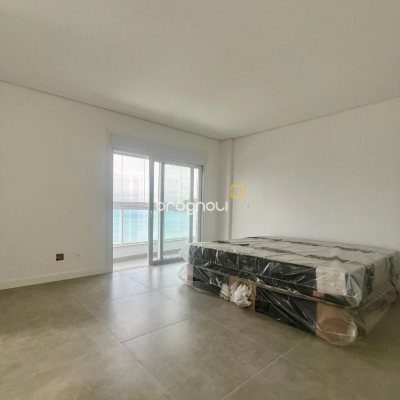 Apartamento com 180m², 3 quartos (sendo 3 suítes), 3 garagens, no bairro Ingleses em Florianópolis