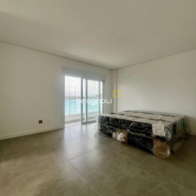 Apartamento com 180m², 3 quartos (sendo 3 suítes), 3 garagens, no bairro Ingleses em Florianópolis