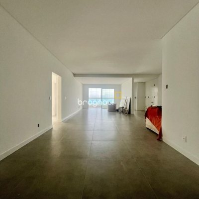 Apartamento com 180m², 3 quartos (sendo 3 suítes), 3 garagens, no bairro Ingleses em Florianópolis