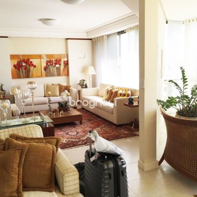 Apartamento com 290m², 4 quartos (sendo 4 suítes), 2 garagens, no bairro Centro em Florianópolis