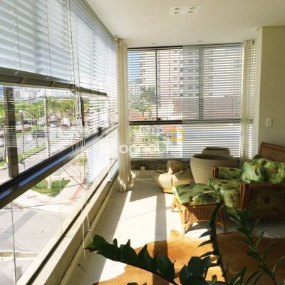 Apartamento com 290m², 4 quartos (sendo 4 suítes), 2 garagens, no bairro Centro em Florianópolis