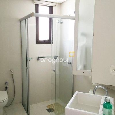 Apartamento com 290m², 4 quartos (sendo 4 suítes), 2 garagens, no bairro Centro em Florianópolis