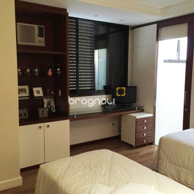 Apartamento com 290m², 4 quartos (sendo 4 suítes), 2 garagens, no bairro Centro em Florianópolis