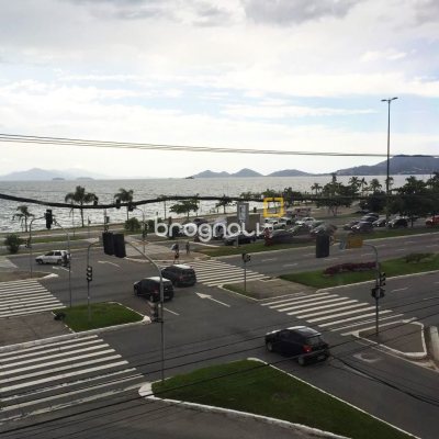 Apartamento com 290m², 4 quartos (sendo 4 suítes), 2 garagens, no bairro Centro em Florianópolis