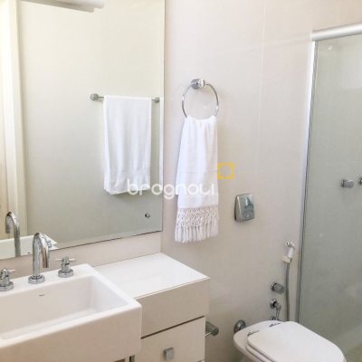 Apartamento com 290m², 4 quartos (sendo 4 suítes), 2 garagens, no bairro Centro em Florianópolis