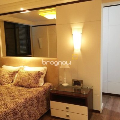 Apartamento com 290m², 4 quartos (sendo 4 suítes), 2 garagens, no bairro Centro em Florianópolis
