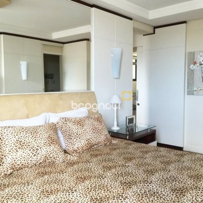 Apartamento com 290m², 4 quartos (sendo 4 suítes), 2 garagens, no bairro Centro em Florianópolis