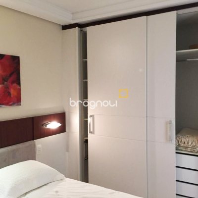 Apartamento com 290m², 4 quartos (sendo 4 suítes), 2 garagens, no bairro Centro em Florianópolis