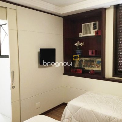 Apartamento com 290m², 4 quartos (sendo 4 suítes), 2 garagens, no bairro Centro em Florianópolis