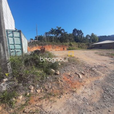 Terreno com 611m², no bairro Alto Aririu em Palhoça