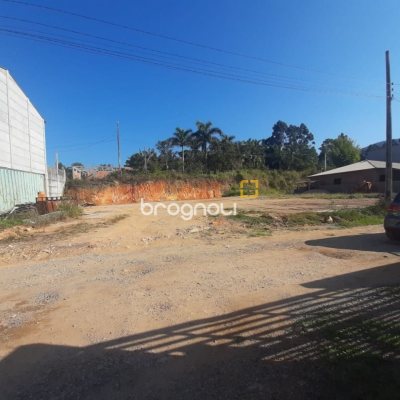 Terreno com 611m², no bairro Alto Aririu em Palhoça