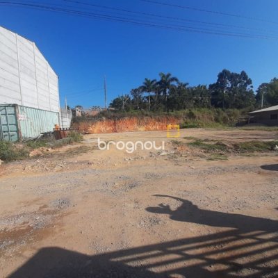 Terreno com 611m², no bairro Alto Aririu em Palhoça
