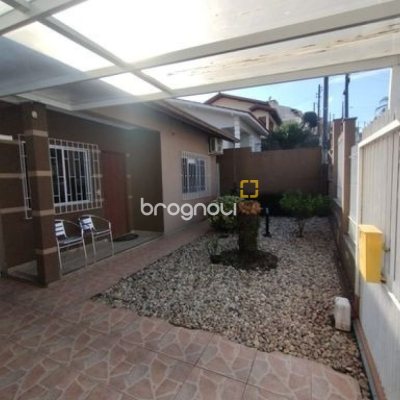 Casa com 100m², 3 quartos (sendo 1 suíte), 3 garagens, no bairro Forquilhas em São José