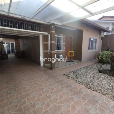 Casa com 100m², 3 quartos (sendo 1 suíte), 3 garagens, no bairro Forquilhas em São José