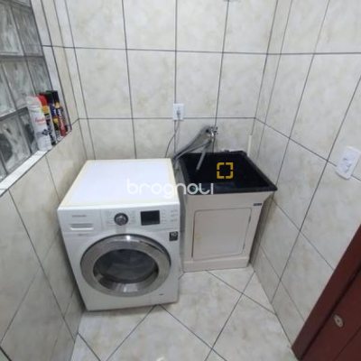 Casa com 100m², 3 quartos (sendo 1 suíte), 3 garagens, no bairro Forquilhas em São José