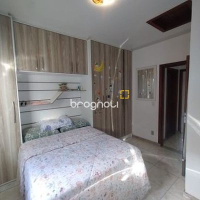 Casa com 100m², 3 quartos (sendo 1 suíte), 3 garagens, no bairro Forquilhas em São José