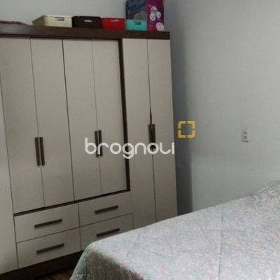 Casa com 100m², 3 quartos (sendo 1 suíte), 3 garagens, no bairro Forquilhas em São José