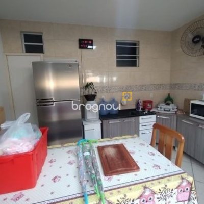 Casa com 100m², 3 quartos (sendo 1 suíte), 3 garagens, no bairro Forquilhas em São José