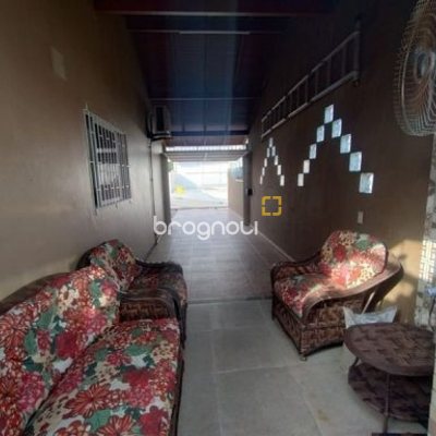 Casa com 100m², 3 quartos (sendo 1 suíte), 3 garagens, no bairro Forquilhas em São José