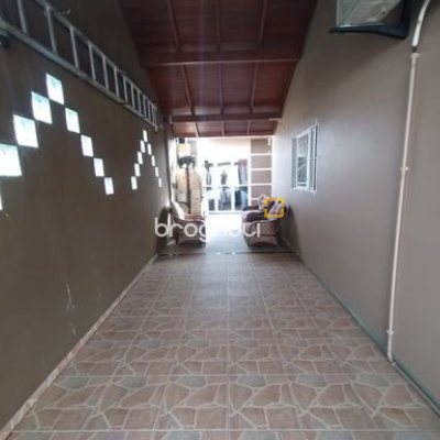 Casa com 100m², 3 quartos (sendo 1 suíte), 3 garagens, no bairro Forquilhas em São José