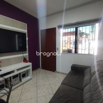 Casa com 100m², 3 quartos (sendo 1 suíte), 3 garagens, no bairro Forquilhas em São José