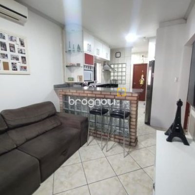 Casa com 100m², 3 quartos (sendo 1 suíte), 3 garagens, no bairro Forquilhas em São José