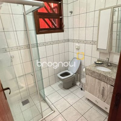 Casa com 500m², 5 quartos (sendo 5 suítes), 3 garagens, no bairro Barreiros em São José