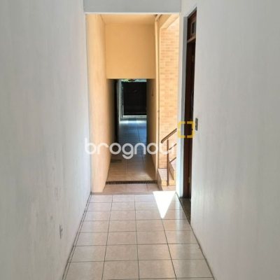 Casa com 500m², 5 quartos (sendo 5 suítes), 3 garagens, no bairro Barreiros em São José