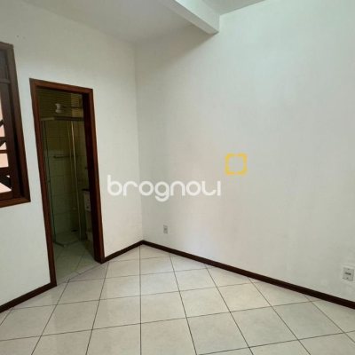 Casa com 500m², 5 quartos (sendo 5 suítes), 3 garagens, no bairro Barreiros em São José