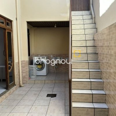 Casa com 500m², 5 quartos (sendo 5 suítes), 3 garagens, no bairro Barreiros em São José