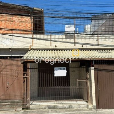 Casa com 500m², 5 quartos (sendo 5 suítes), 3 garagens, no bairro Barreiros em São José