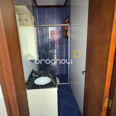 Casa com 500m², 5 quartos (sendo 5 suítes), 3 garagens, no bairro Barreiros em São José