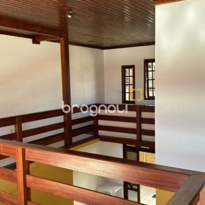 Casa com 500m², 5 quartos (sendo 5 suítes), 3 garagens, no bairro Barreiros em São José