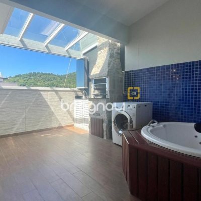 Cobertura com 63m², 2 quartos (sendo 1 suíte), 2 garagens, no bairro Jurerê Internacional em Florianópolis