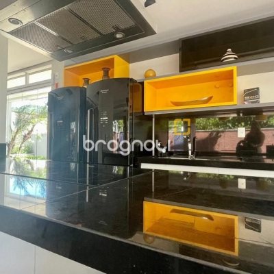 Cobertura com 63m², 2 quartos (sendo 1 suíte), 2 garagens, no bairro Jurerê Internacional em Florianópolis