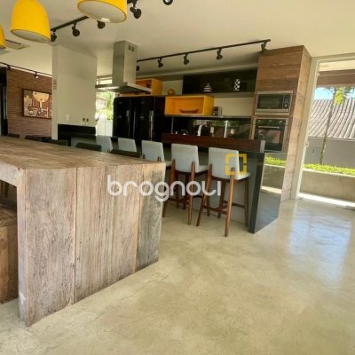 Cobertura com 63m², 2 quartos (sendo 1 suíte), 2 garagens, no bairro Jurerê Internacional em Florianópolis
