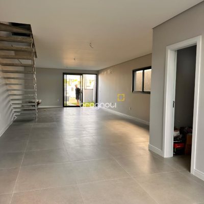 Casa com 201m², 3 quartos (sendo 3 suítes), 2 garagens, no bairro Ingleses em Florianópolis