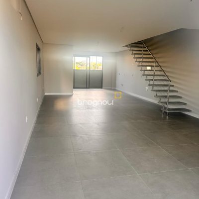 Casa com 201m², 3 quartos (sendo 3 suítes), 2 garagens, no bairro Ingleses em Florianópolis