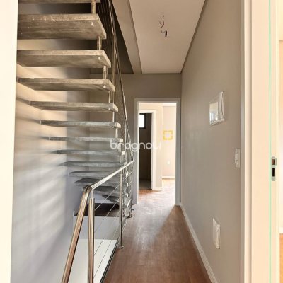 Casa com 201m², 3 quartos (sendo 3 suítes), 2 garagens, no bairro Ingleses em Florianópolis