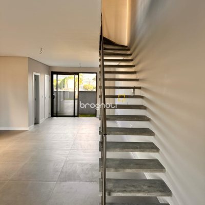 Casa com 201m², 3 quartos (sendo 3 suítes), 2 garagens, no bairro Ingleses em Florianópolis