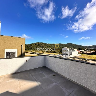 Casa com 201m², 3 quartos (sendo 3 suítes), 2 garagens, no bairro Ingleses em Florianópolis