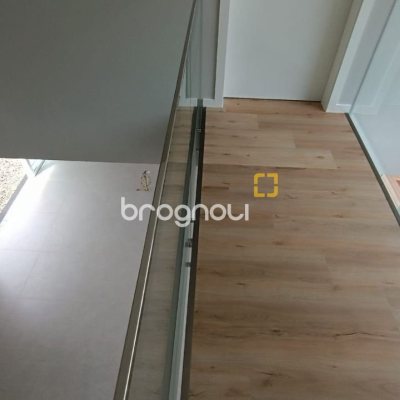 Casa com 227m², 3 quartos (sendo 3 suítes), 2 garagens, no bairro Rio Tavares em Florianópolis