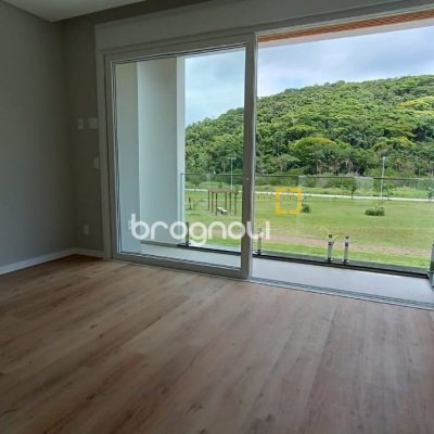 Casa com 227m², 3 quartos (sendo 3 suítes), 2 garagens, no bairro Rio Tavares em Florianópolis