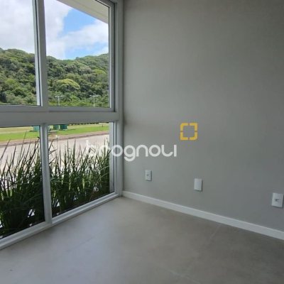 Casa com 227m², 3 quartos (sendo 3 suítes), 2 garagens, no bairro Rio Tavares em Florianópolis