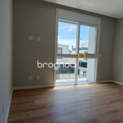 Casa com 227m², 3 quartos (sendo 3 suítes), 2 garagens, no bairro Rio Tavares em Florianópolis