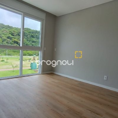 Casa com 227m², 3 quartos (sendo 3 suítes), 2 garagens, no bairro Rio Tavares em Florianópolis