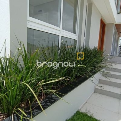 Casa com 227m², 3 quartos (sendo 3 suítes), 2 garagens, no bairro Rio Tavares em Florianópolis