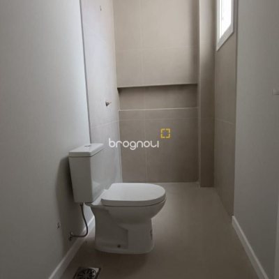 Casa com 227m², 3 quartos (sendo 3 suítes), 2 garagens, no bairro Rio Tavares em Florianópolis