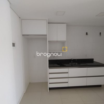 Apartamento com 68m², 2 quartos (sendo 1 suíte), 1 garagem, no bairro Kobrasol em São José